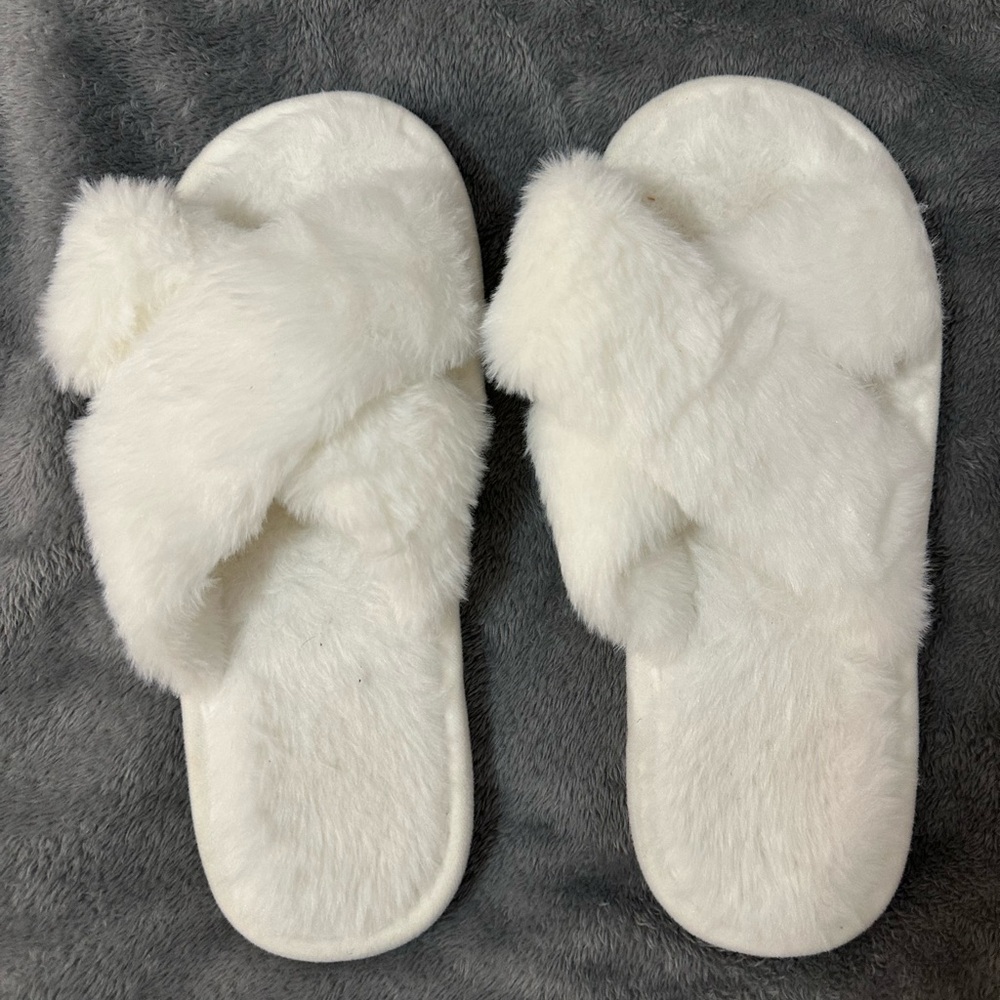 Cozy White Faux Fur Women's Crossed Slippers Open Toe Bridal Size 40/41